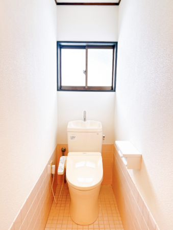 射水市土合、中古一戸建てのトイレ画像です