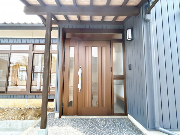 富山市水橋中村、中古一戸建ての玄関画像です
