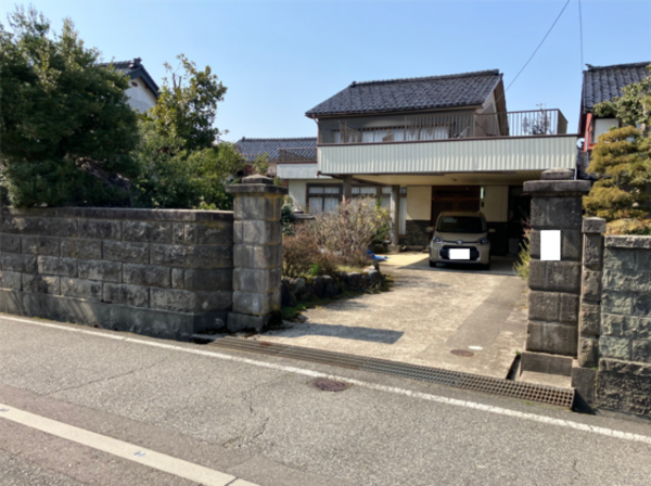 高岡市六家、中古一戸建ての外観画像です
