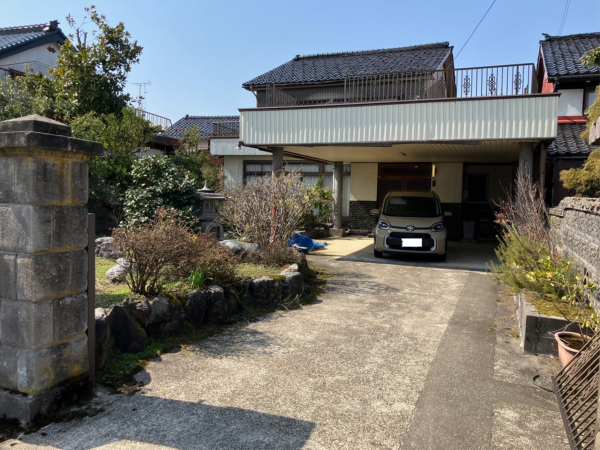 高岡市六家、中古一戸建ての外観画像です
