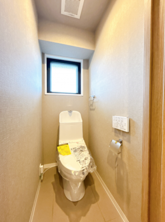 富山市窪本町、マンションのトイレ画像です