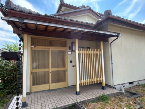 富山市山室、中古一戸建ての玄関画像です