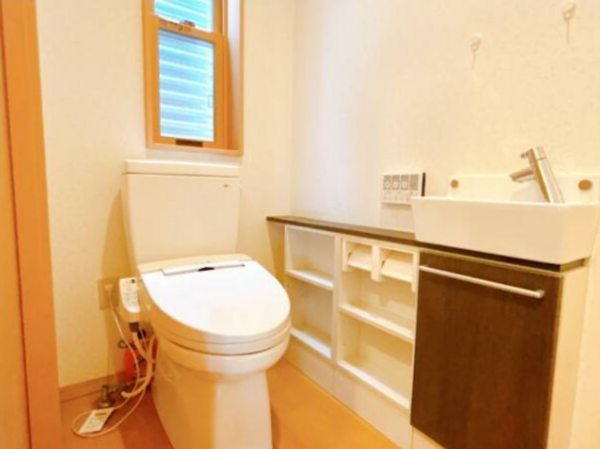 富山市水橋中村、中古一戸建てのトイレ画像です