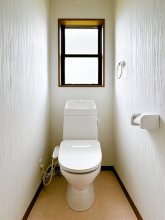 黒部市若栗、中古一戸建てのトイレ画像です