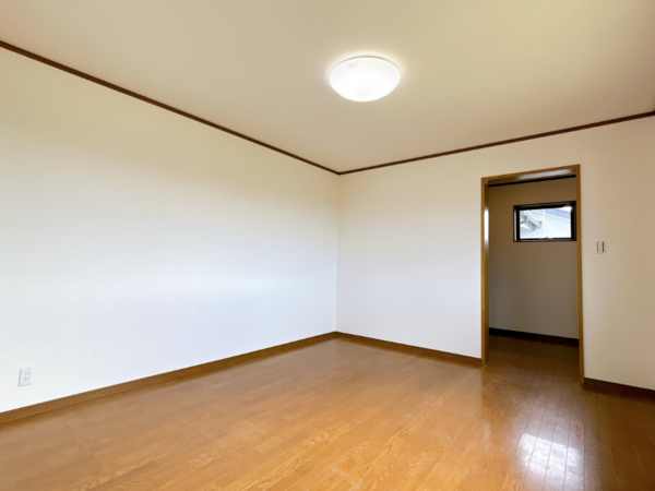 黒部市若栗、中古一戸建ての画像です