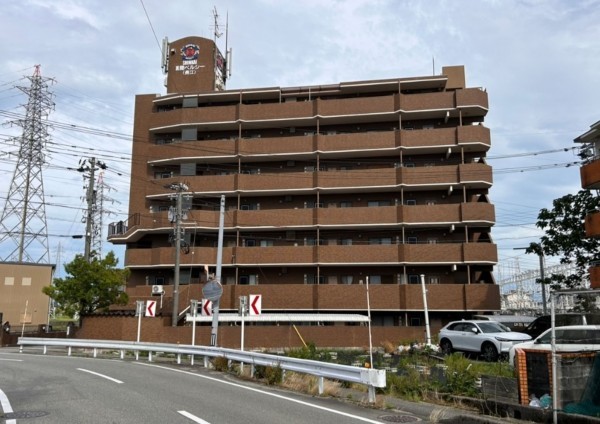 富山市長江本町、マンションの外観画像です