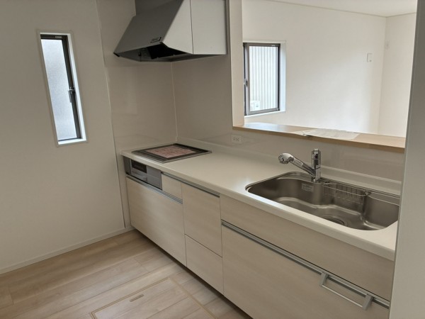 滑川市辰野、新築一戸建てのキッチン画像です