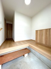 富山市田畑、中古一戸建ての玄関画像です