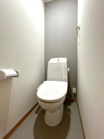 富山市田畑、中古一戸建てのトイレ画像です