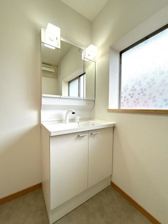 富山市田畑、中古一戸建ての洗面画像です