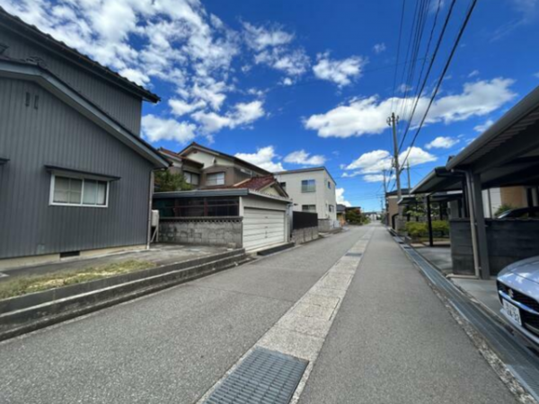 富山市婦中町袋、土地の前面道路を含む現地写真画像です