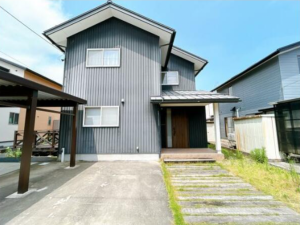 富山市北代、中古一戸建ての外観画像です