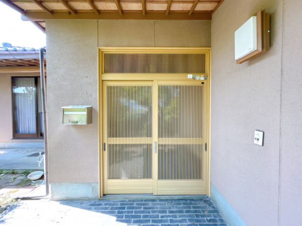 富山市八尾町杉田、中古一戸建ての玄関画像です