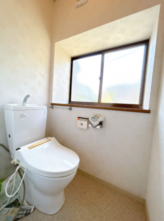 富山市八尾町杉田、中古一戸建てのトイレ画像です