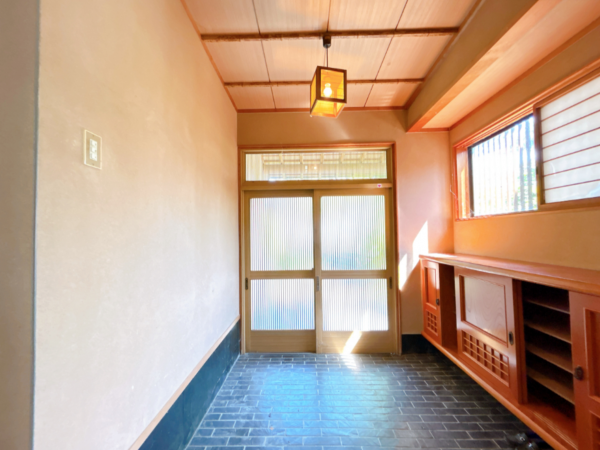 富山市八尾町杉田、中古一戸建ての玄関画像です