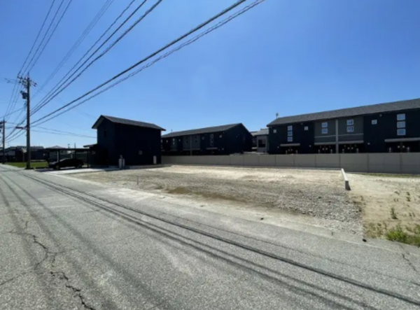 高岡市野村、新築一戸建ての前面道路を含む現地写真画像です