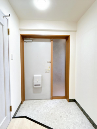 富山市長江本町、マンションの玄関画像です