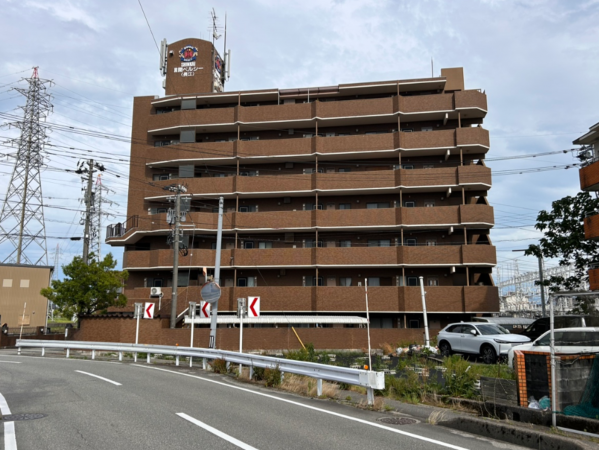 富山市長江本町、マンションの外観画像です