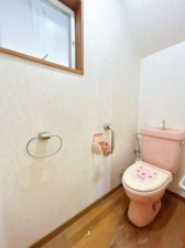 富山市八尾町高善寺、中古一戸建てのトイレ画像です