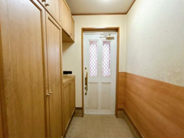 富山市八尾町高善寺、中古一戸建ての玄関画像です