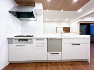 富山市稲荷元町、マンションのキッチン画像です