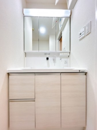 富山市稲荷元町、マンションの洗面画像です