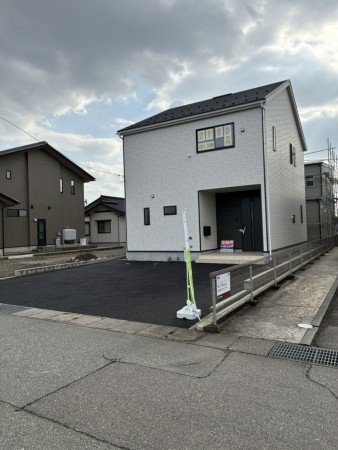 滑川市上小泉、新築一戸建ての外観画像です