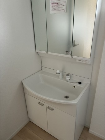 滑川市上小泉、新築一戸建ての洗面画像です