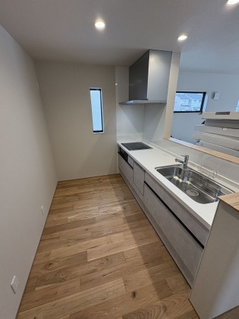 富山市稲荷元町、新築一戸建てのキッチン画像です