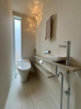 射水市二口、新築一戸建てのトイレ画像です