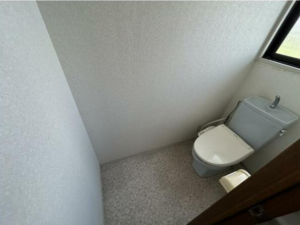 富山市中冨居、中古一戸建てのトイレ画像です