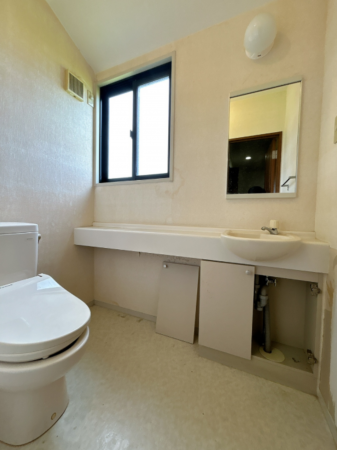 富山市中冨居、中古一戸建てのトイレ画像です