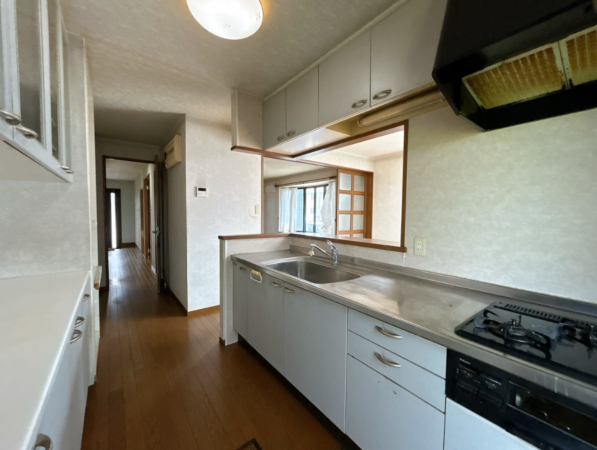 富山市中冨居、中古一戸建てのキッチン画像です