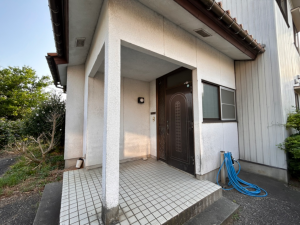 富山市住吉、中古一戸建ての玄関画像です