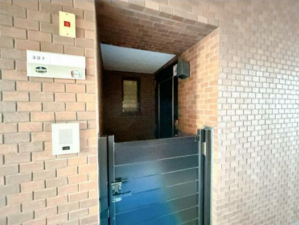 富山市城川原、マンションの玄関画像です