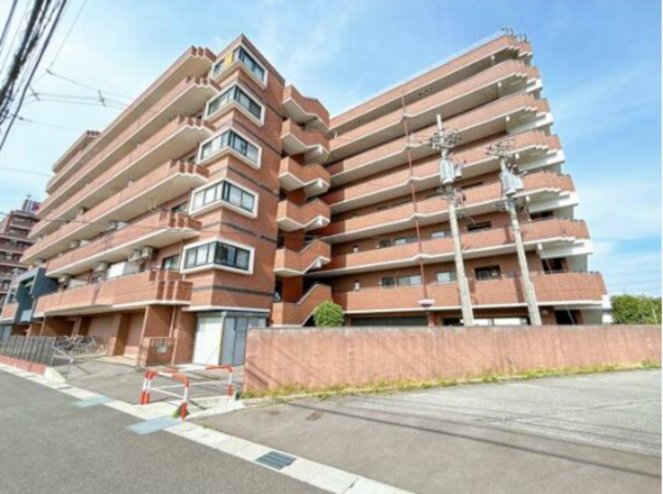 富山市城川原、マンションの外観画像です