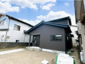 射水市八塚、中古一戸建ての外観画像です