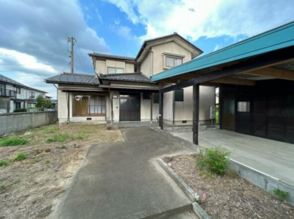 富山市長附、中古一戸建ての外観画像です