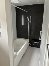 高岡市蓮花寺、新築一戸建ての風呂画像です