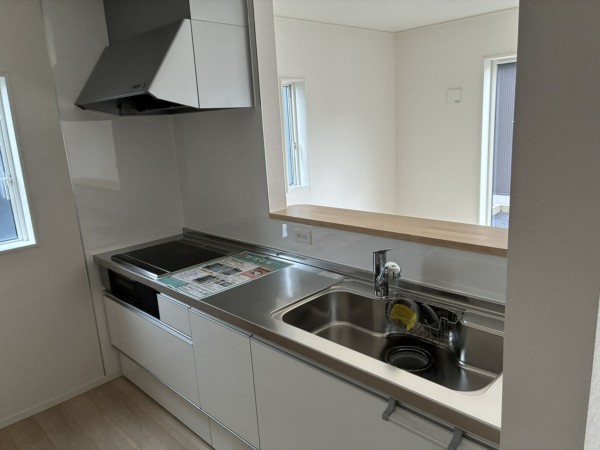 高岡市蓮花寺、新築一戸建てのキッチン画像です