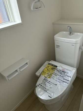 高岡市蓮花寺、新築一戸建てのトイレ画像です