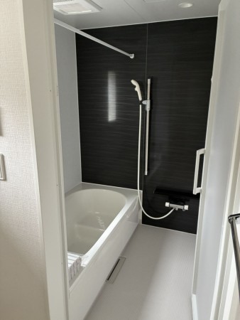 高岡市蓮花寺、新築一戸建ての風呂画像です