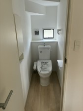 富山市婦中町笹倉、新築一戸建てのトイレ画像です