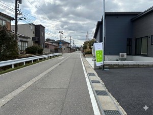 富山市婦中町笹倉、新築一戸建ての前面道路を含む現地写真画像です