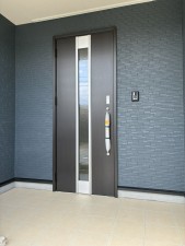 富山市婦中町笹倉、新築一戸建ての玄関画像です