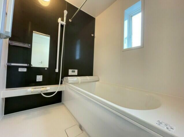 富山市犬島、新築一戸建ての風呂画像です