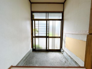富山市長江本町、中古一戸建ての玄関画像です
