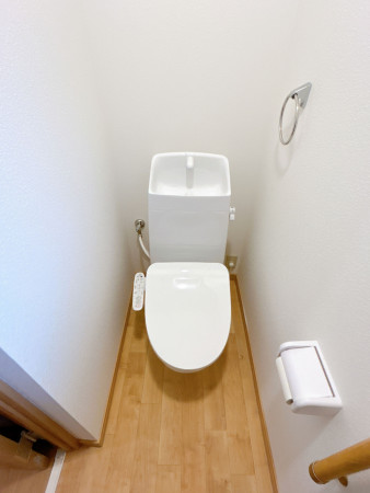 富山市若竹町、中古一戸建てのトイレ画像です