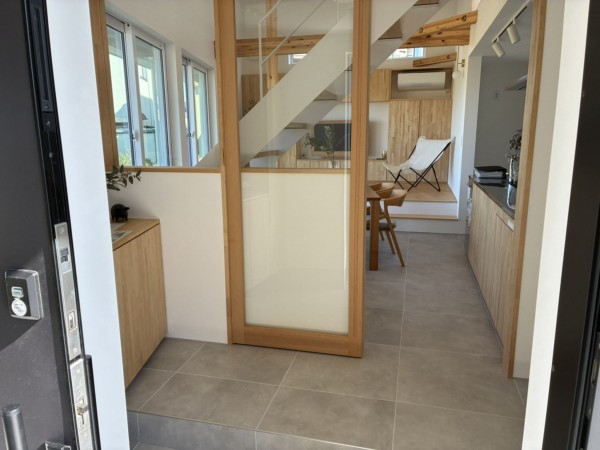 富山市藤木、新築一戸建ての玄関画像です