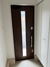 富山市中市、新築一戸建ての玄関画像です